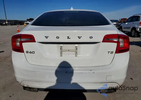 2014 Volvo S60 T5 z USA, uszkodzony, nr VIN YV1612FS8E2276136